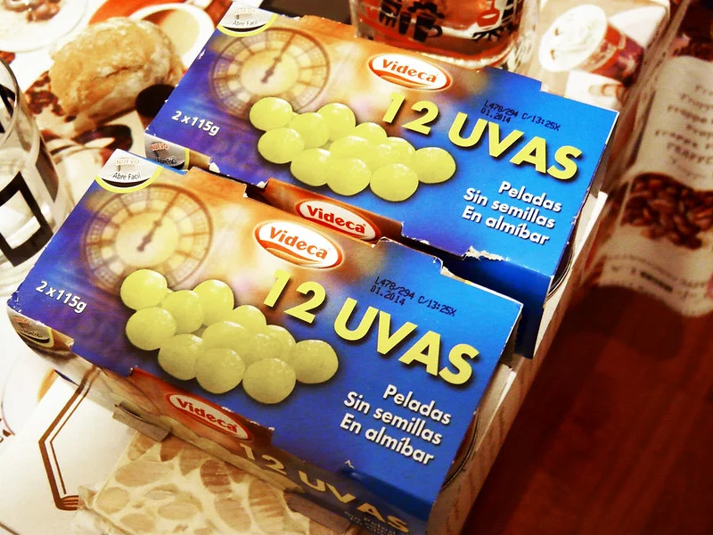 Doce uvas brengen geluk bij oud en nieuw in Spanje.